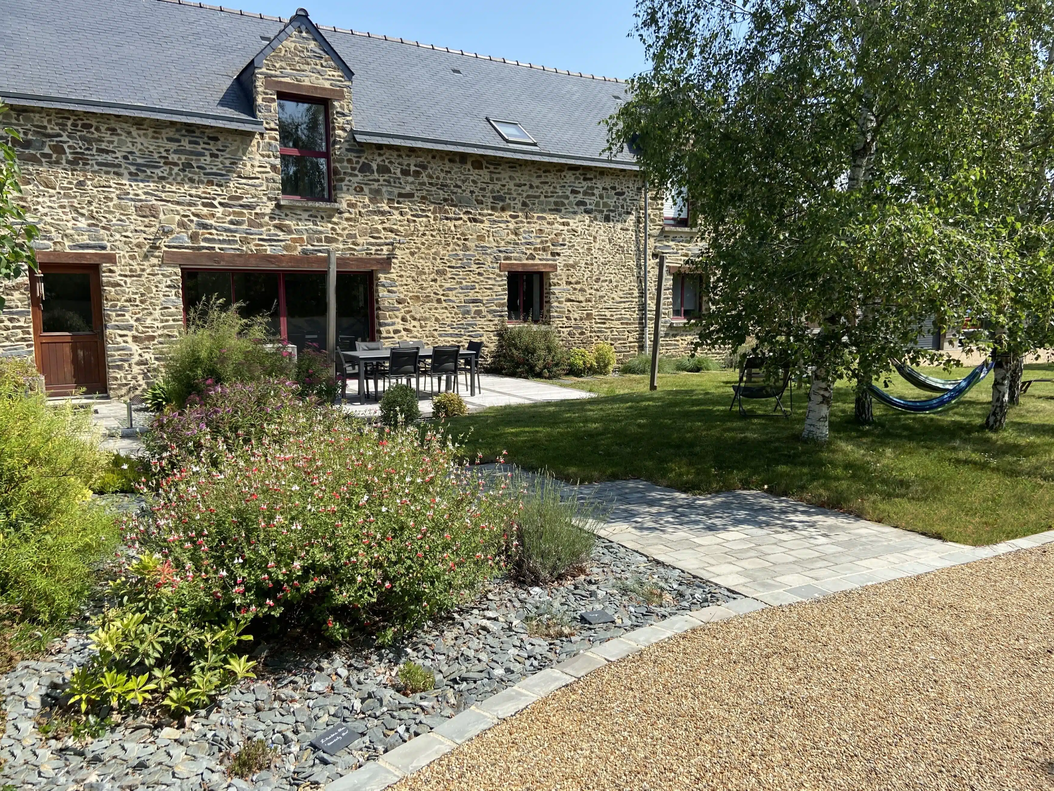 aménagement entrée maison allée pavés