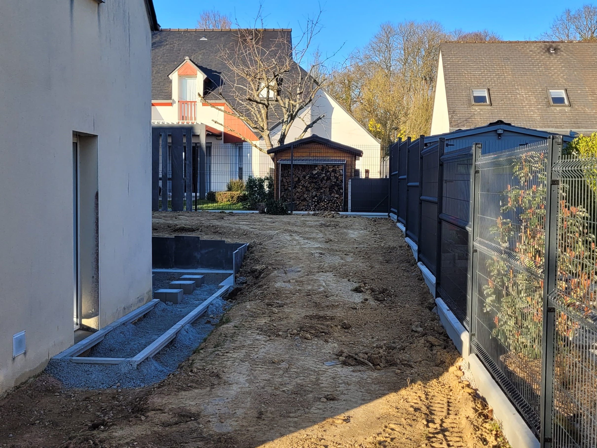 Coursive en préparation avec des poutrelles béton.