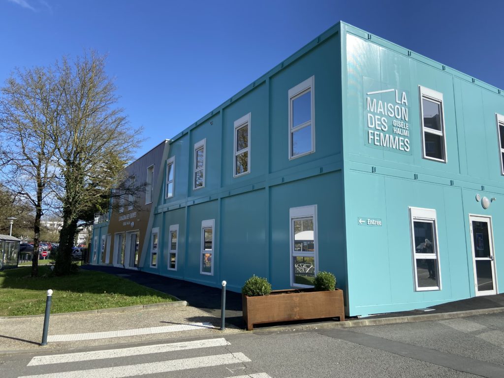 Jardinière corten en bout de bâtiment pour apporter verdure