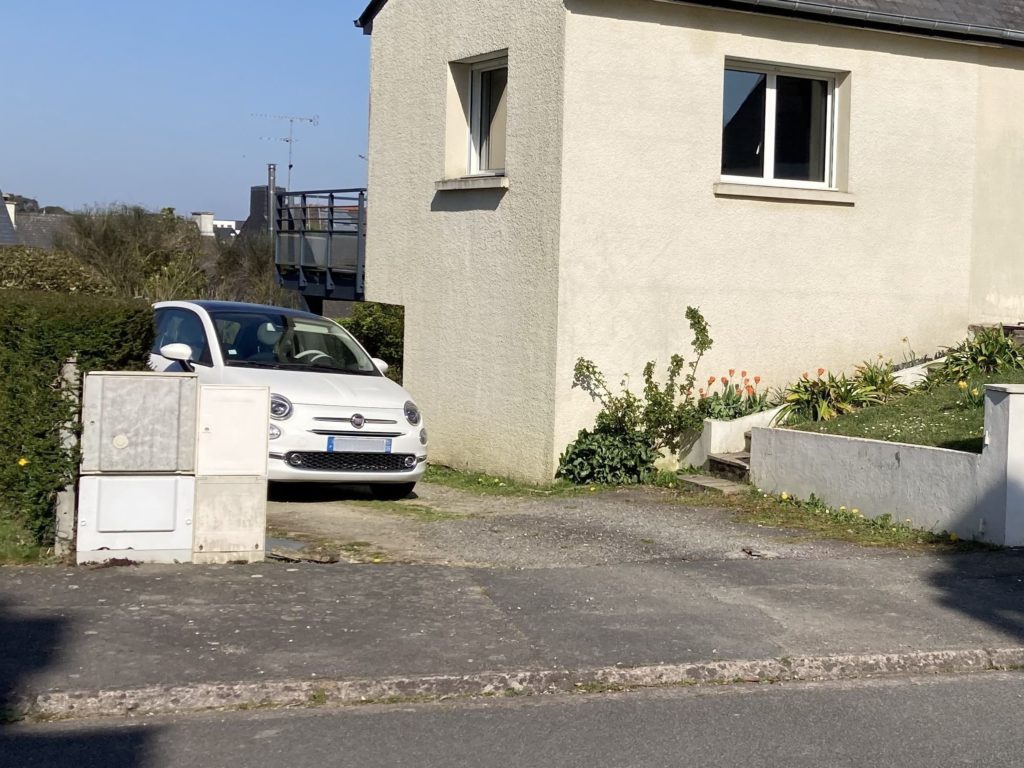Descente de garage avant la pose de l’enrobé et la création du caniveau.